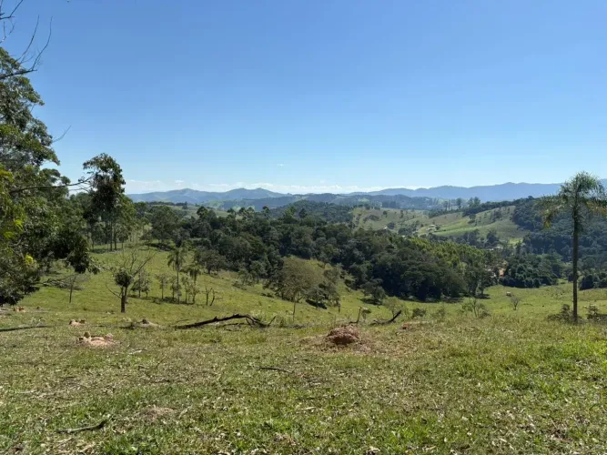 Sítio de 18,1 Hectares em São Luiz do Paraitinga Casa Sede - Água de Nascente Escritura
