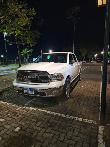 Ram Classic Laramie 5.7 V8 16V Gasolina 4X4 Aut. 2023