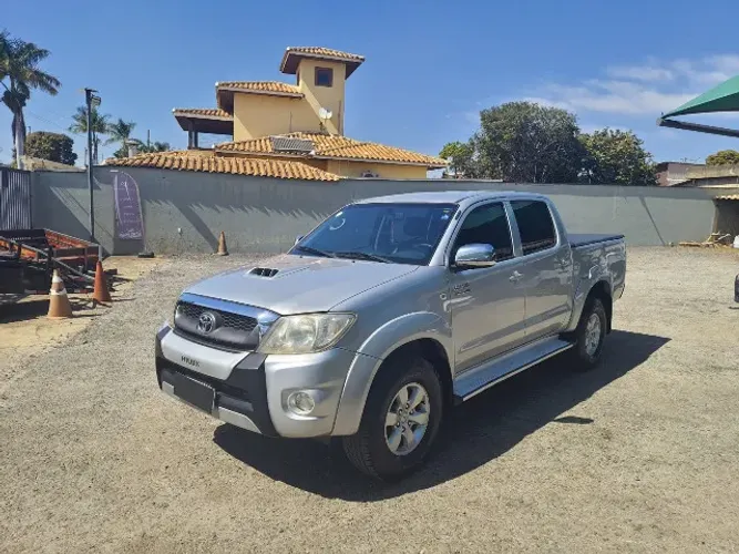 Toyota Hilux CD SRV D4-d 4X4 3.0 TDI Diesel AUT 2011