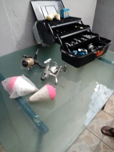 Vendo kiti pescarias muito tempo parado.