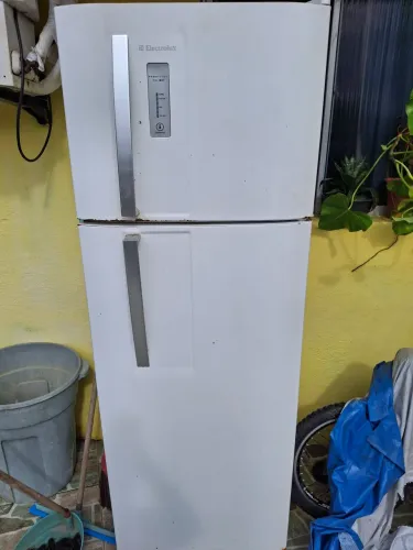 Geladeira Electrolux 310L