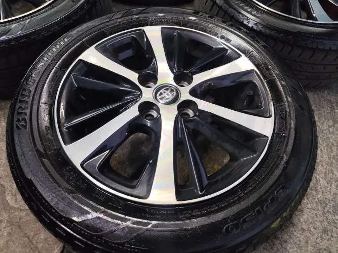 Rodas aro 15" Originais Toyota Yaris - XLS com pneus Bridgestone. Aceito Cartão.