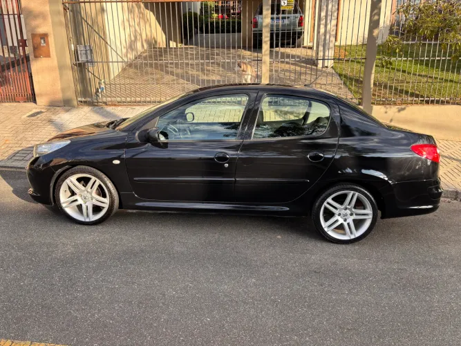 Peugeot 207 Sedan Passion XR 1.4 Flex 8V 4P 2012