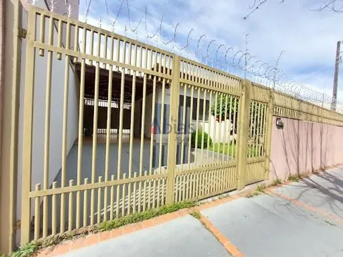 Casa à venda em Jardim Bethânia, São Carlos | 2 dorms, suíte