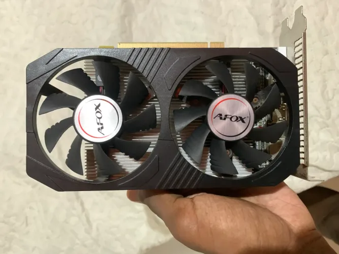 Placa de Vídeo RX 550 4GB - Semi Nova