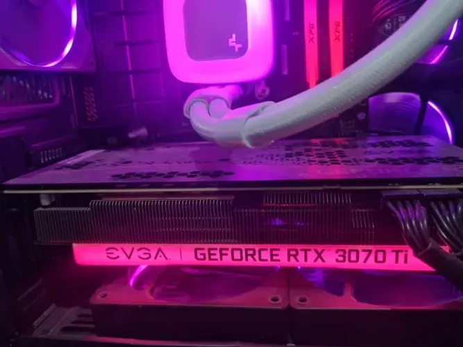 Placa de Vídeo RTX 3070 TI FTW3 EVGA - com RGB