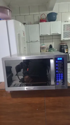 Micro-ondas Electrolux home pro inox com grill 42L 127V funcionando perfeitamente