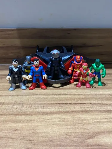 Combo Imaginext Original Batman Superman Iron Man Hulk + Veículo