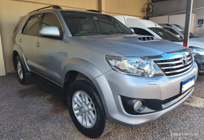 Toyota Hilux SW4 SRV D4-d 4X4 3.0 TDI Dies. AUT 2015