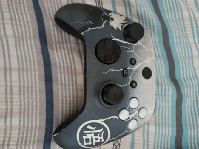 vendo controle xbox série s dragon ball ,não aceito ofertas um desse na loja e 700