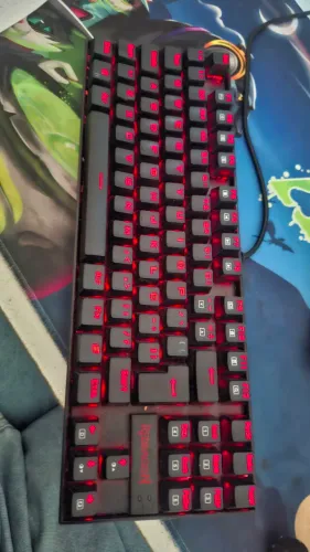 TECLADO MAGNETICO REDRAGON   KURAMA PRO V2 4 MESES DE USO EM PERFEITO ESTADO 