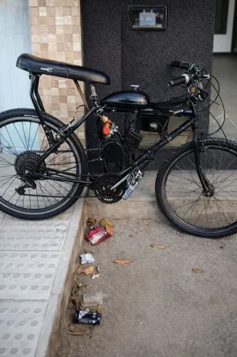 Vende-se motorizada semi nova 80 cc