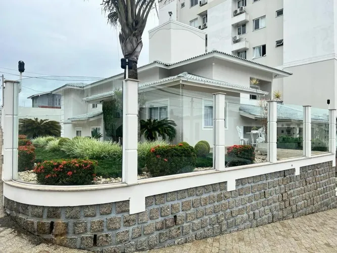 Casa 3 Dormitórios(2 S), 240,89m2 - Barreiros - São José/SC