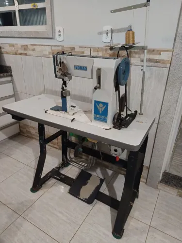 Máquina de Costura Ivomaq CI 3000