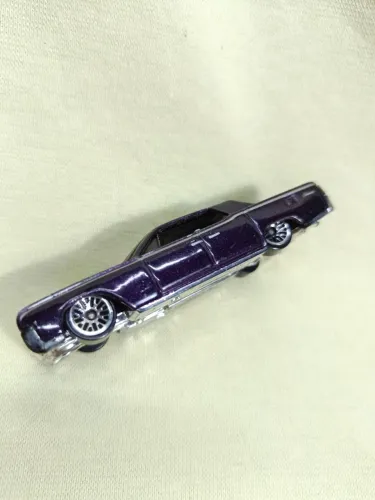 Carrinho Hot Wheels '64 Lincoln Continental