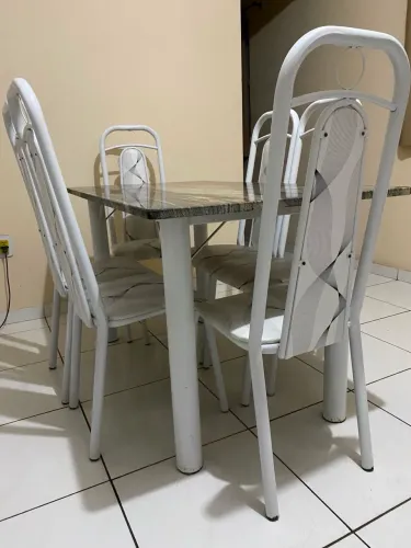 Mesa de mármore 6 cadeiras