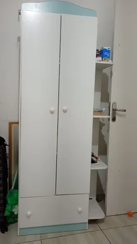 Guarda roupa infantil e cômoda
