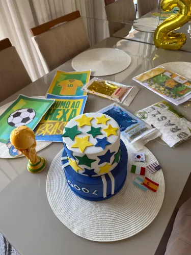 Bolo fake e decoração copa 