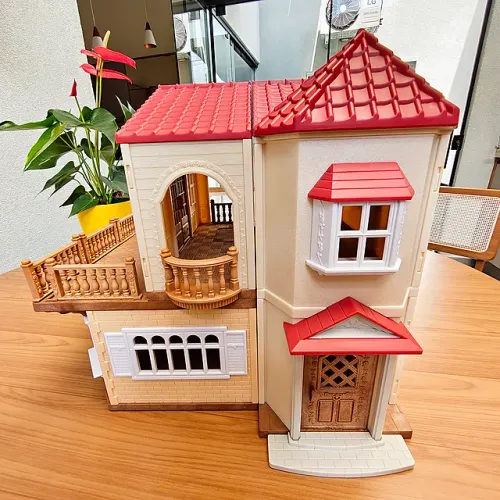 Sylvanian Families - Casa do Telhado Vermelho com Luzes