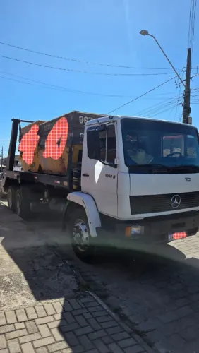 Caminhão poli guindaste duplo