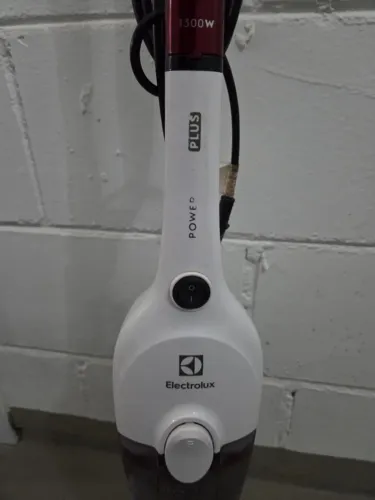 Aspirador de pó vertical Electrolux STK14B com fio