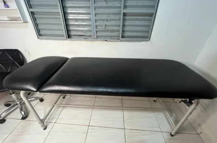 Maca Tubular Profissional Multifuncional com Cabeceira Regulável.