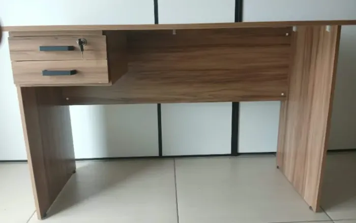 Mesa para escritório - Usada bem conservada (vai desmontada)
