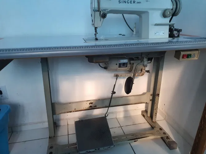 Máquina reta industrial, bem conservada. Ótima oportunidade!!!!! R$ 1. 200