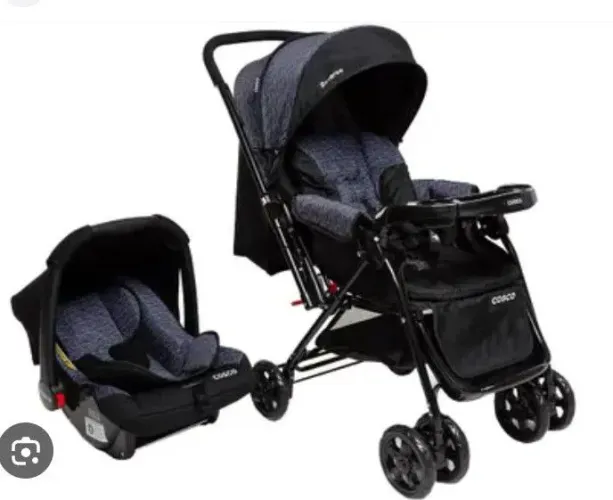 Carrinho de bebê e bebê conforto