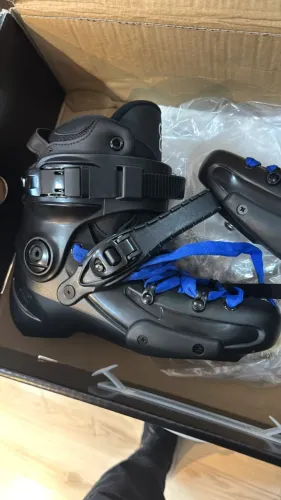Bota do Patins FR1 Nova 34BR (Sem um Parafuso de Cuff)