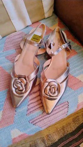 Slingback Dourado Velho com Camelia da Ibiza