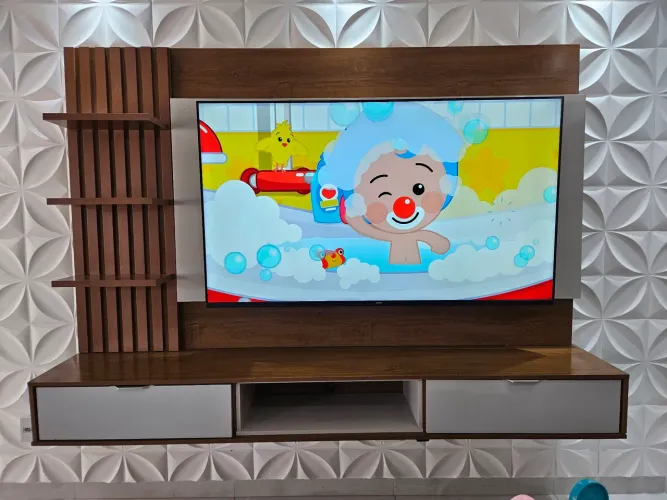 Vende-se esse painel para TV até 60 polegadas está perfeito