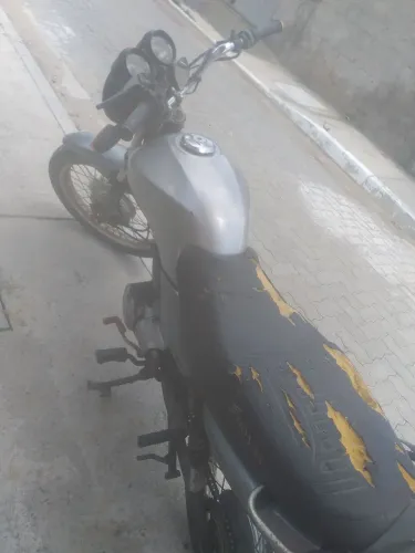 Vendo essa titan 2001 