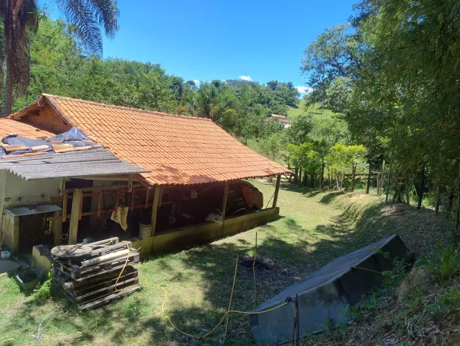 VENDO OU TROCO POR CASA OU SITIO