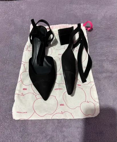 Scarpin Arezzo nina nobuck preto