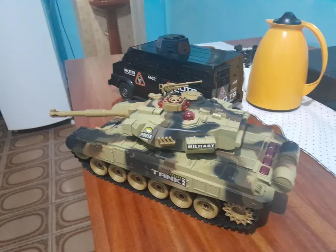Lote de veículos, tanque e caminhão do bope, escala 1/18