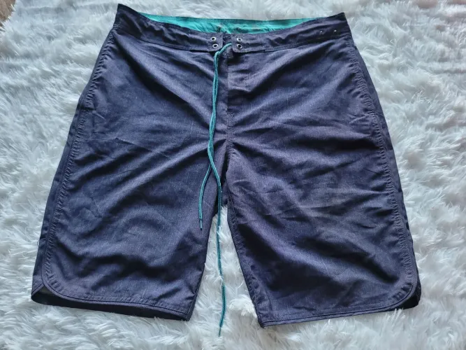 bermuda tamanho 46 com regulagem na cintura 