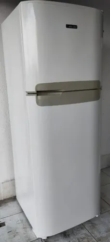 Vendo geladeira continental Frost Free funcionando perfeitamente faço entrega 474 litros
