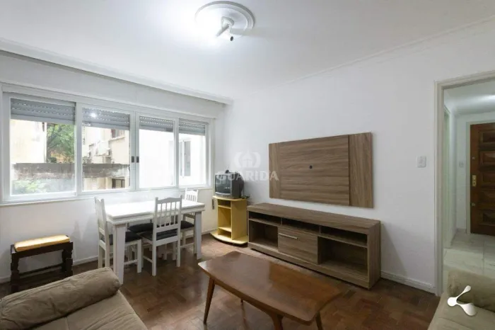 Apartamento mobiliado de 2 dormitórios no bairro Centro Histórico.