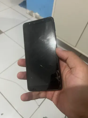 Vendo celular Samsung a01 core, está só com uma pequena mancha na tela 