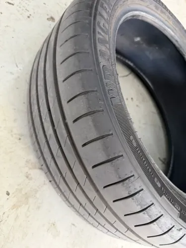 2 Pneus Wrangler 235/45 R19 - Pouco Rodados (Com Vulcanização Profissional)