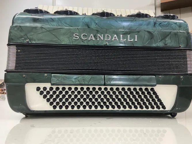 Acordeon/Sanfona Scandalli 120 baixos