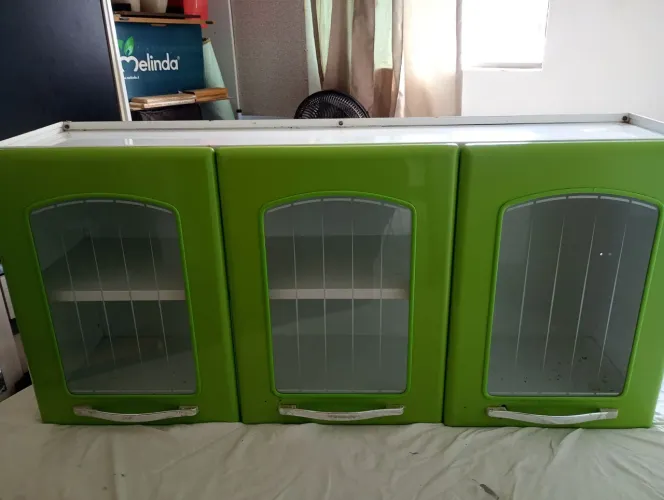 Armário  para cozinha de 3 portas .