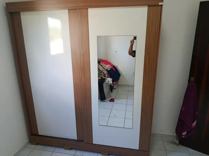 Guarda-roupa de correr duas portas