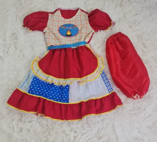 Vestido de Festa Junina Infantil tam 10 anos Semi-novo. Apenas 45,00