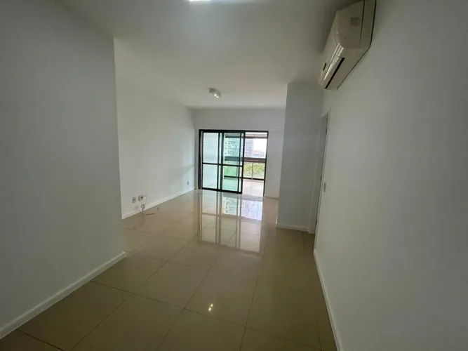 Palais de Nice, 4 quaertos, 2 suítes, 2 vagas. Móveis, varanda para praia. Lazer