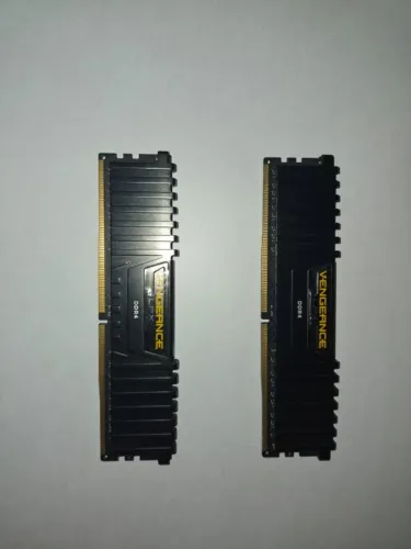Memória Ram Corsair Vengeance 16GB DDR4 (2x 8GB)