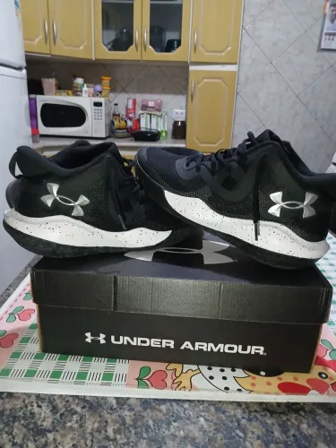 Tenis under armour usado duas vezes original numeração 42