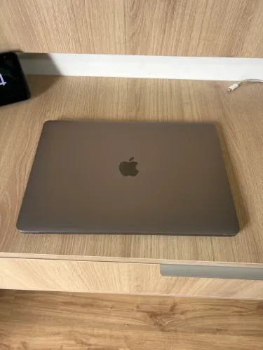 MacBook Air 2020 I5 8GB flash SSD 500GB