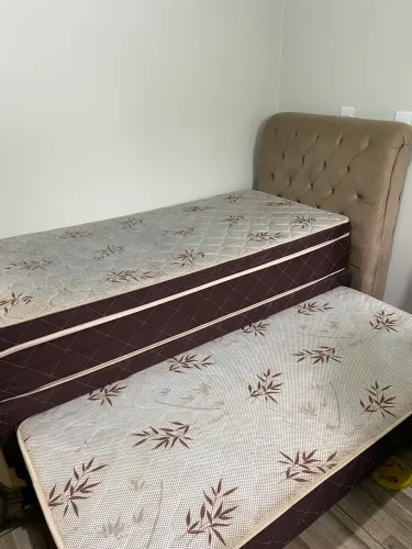 Cama,cabeceira,cama auxiliar em baixo